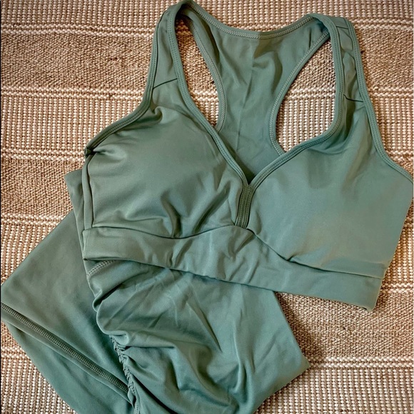 ✨workout set✨ - Picture 2 of 3